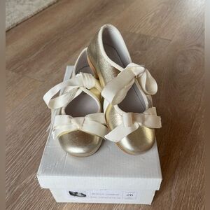 Beautiful Spanish Mary Jane’s, size (9.5 US) champagne color.